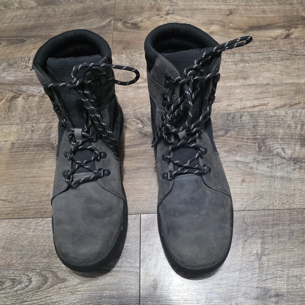 Sorel gently used